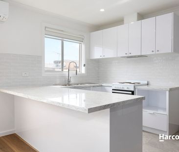 Modern 1-Bedroom Living with Outdoor Space - Photo 2