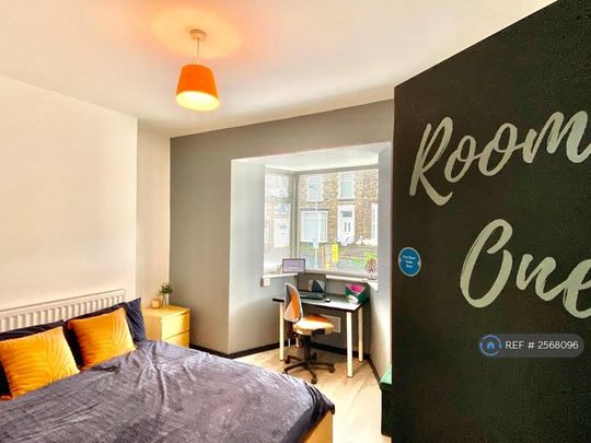 1 bedroom in a house share to rent - Photo 1