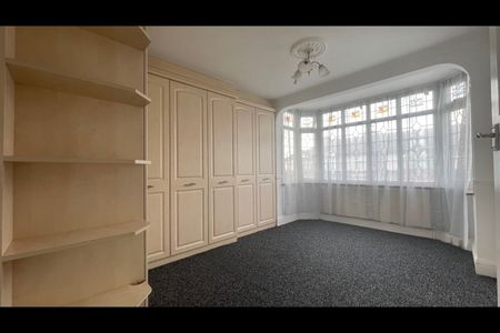 3 Bed Terraced House, Woodbridge Road, IG11 - Photo 4