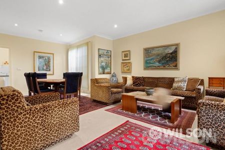 Stylish & Spacious Townhouse Living in Prime Caulfield North - Photo 4