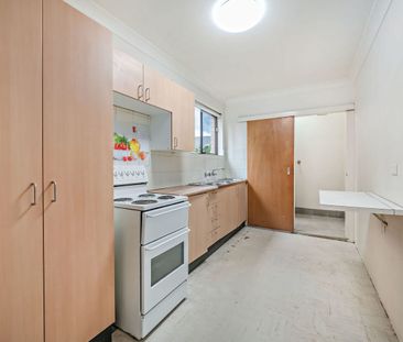 Spacious One Bedroom Apartment in Convenient Location - Photo 3