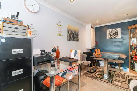 4 bedroom detached house to rent - Photo 3