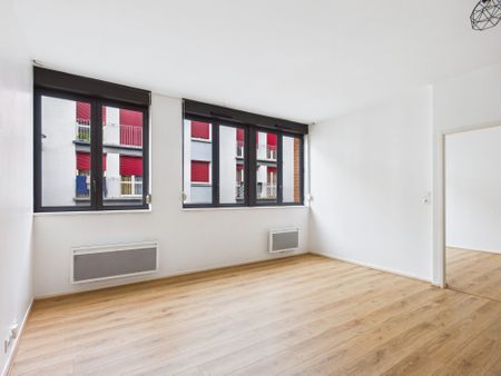 En plein centre ville avec stationnement - Photo 2