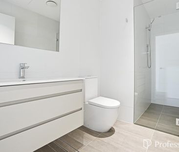 Brand New Luxury Home - Photo 5