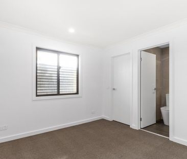 3 Bedroom Townhouse in Pakenham - Photo 2