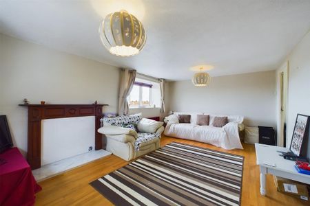 2 bedroom maisonette to rent - Photo 2