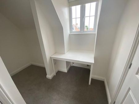 4 bedroom semi-detached house to rent - Photo 3