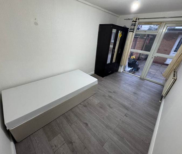 1 bedroom in a house share to rent - Photo 5