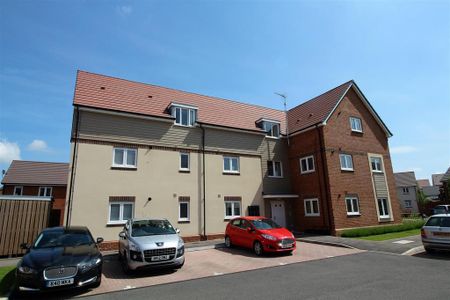 2 bedroom flat to rent - Photo 2