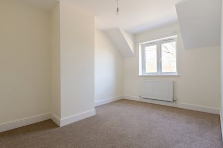 3 bedroom semi-detached house to rent - Photo 2