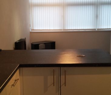 Ground floor 1 Bedroom Flat To Let In Heaton Mersey - Photo 2