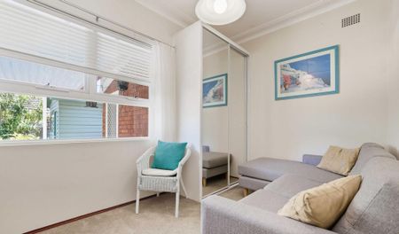 Charming 3-Bedroom Home In Immaculate Condition - Photo 5