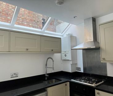 1 bedroom mews to rent - Photo 1