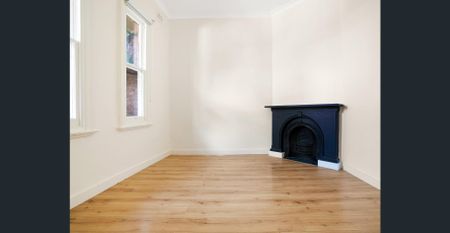 Character Home with Private Courtyard - Photo 2