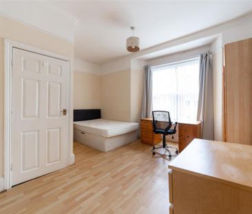 4 bedroom terraced house to rent - Photo 2