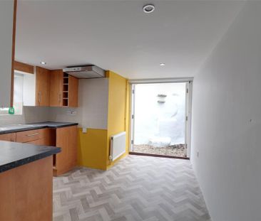 2 bedroom semi-detached house to rent - Photo 6