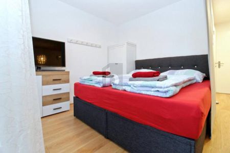 PREISREDUKTION! EXKLUSIVES WOHNEN MIT POOL – URBANES FEELING MIT BESONDEREM KOMFORT - Photo 2
