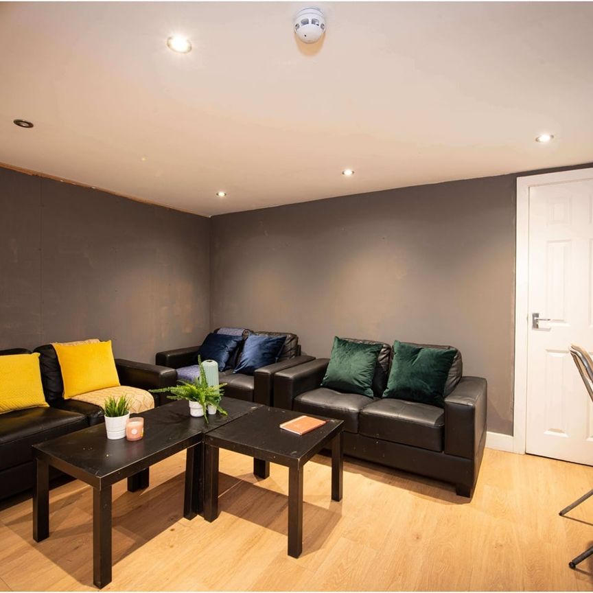 Room in a Shared House, Estcourt Terrace, LS6 - Photo 1