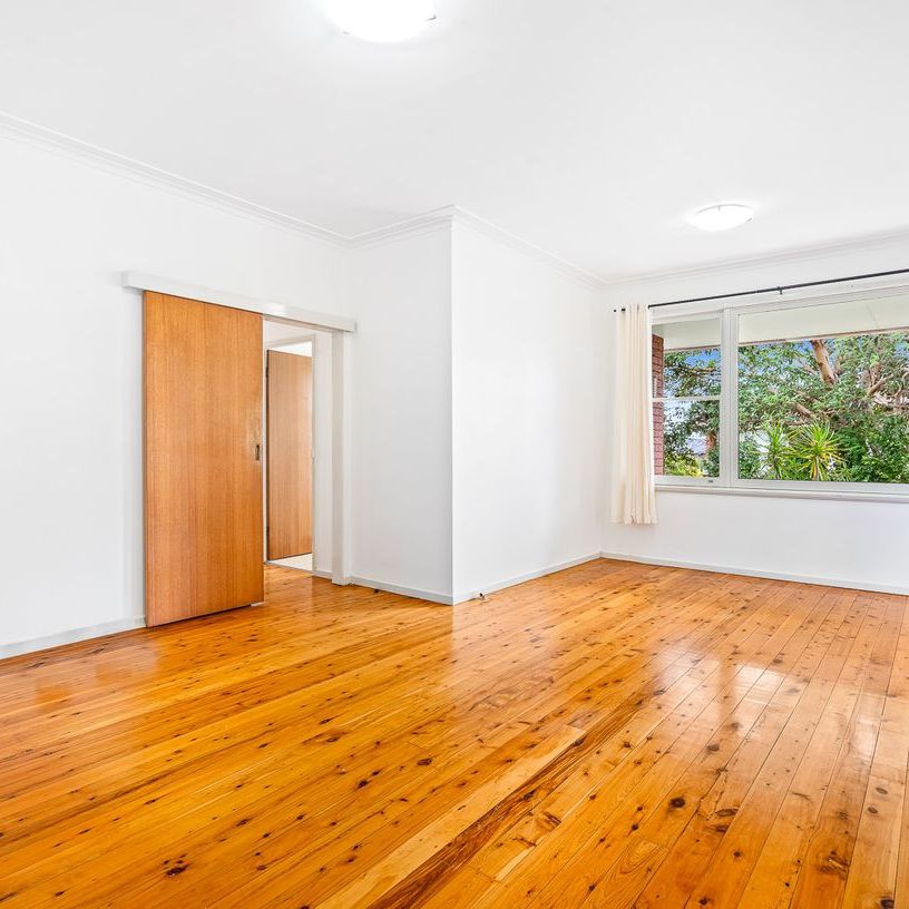 Light Filled Three Bedroom Villa In A Walk Everywhere Location - Photo 1