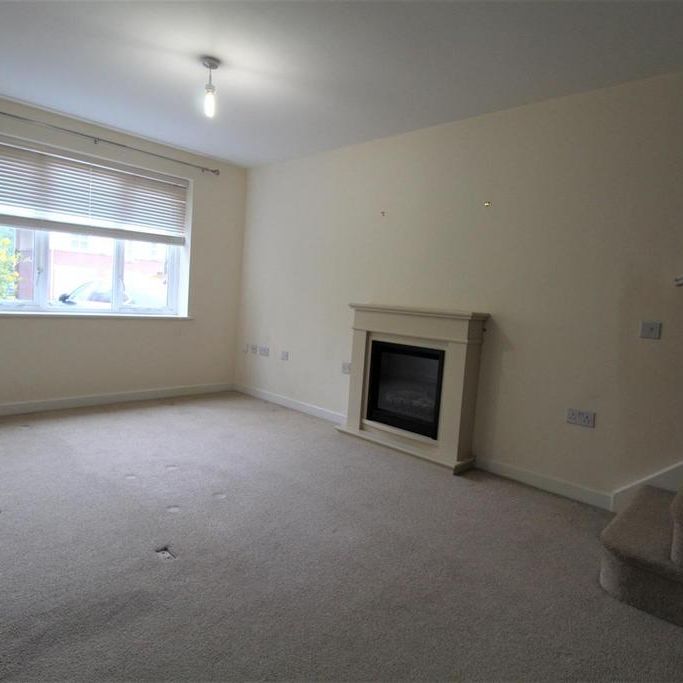 2 bedroom mews to rent - Photo 1