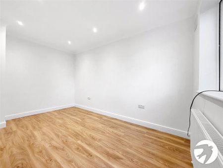 2 bedroom maisonette to rent - Photo 4