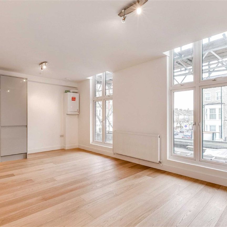 Shepherds Bush Road, Brook Green, W6, London - Photo 1