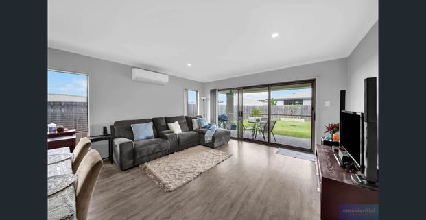 For Lease: Modern Family Home in the Heart of Holmview! - Photo 1