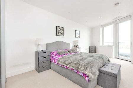 2 bedroom flat in 12 Lombard Road - Photo 4