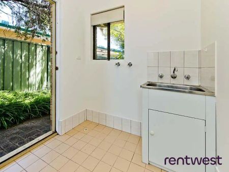 “HOMELY CHARACTER VILLA IN ALFRED COVE” - Photo 3