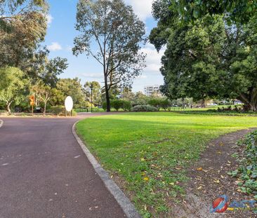 Luxurious and Sustainable Northbridge Apartment - Photo 6
