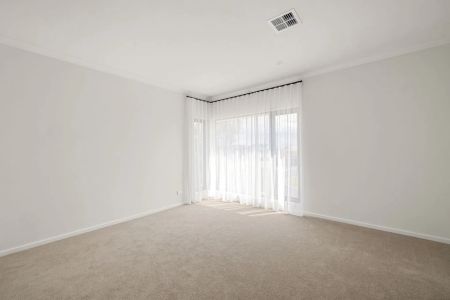 Modern elegance meets effortless living - Photo 2