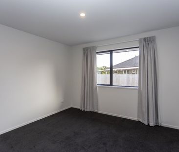 Modern 3 Bedroom Townhouse! - Photo 6