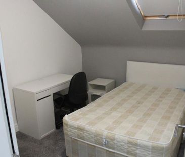 3 bedroom flat to rent - Photo 6