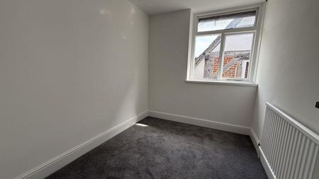 3 bedroom flat to rent - Photo 3