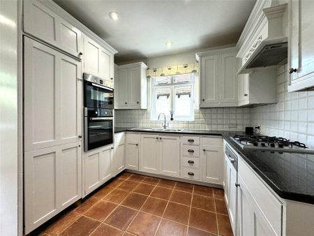 4 bedroom detached house to rent - Photo 5