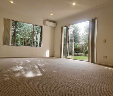 Lovely 4Bedroom 2.5bathroom 2Story House by Botany - Photo 3