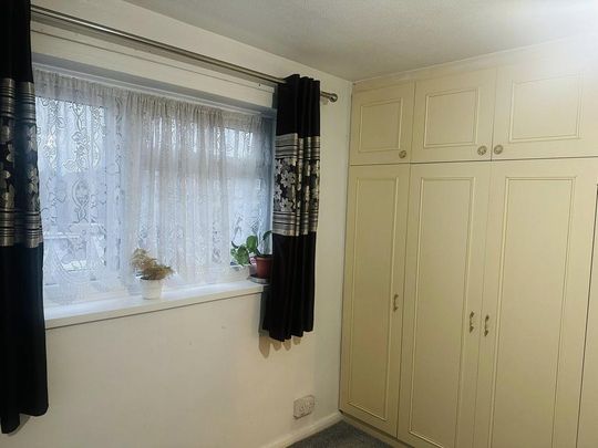 5 bedroom semi-detached house to rent - Photo 1