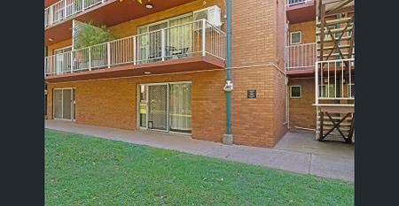 Neat & Presentable 3-Bedroom Unit in Leafy East Toowoomba - Photo 2