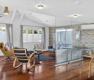 Fully Furnished Spacious Loft-Style Apartment - One Block from the ... - Photo 2