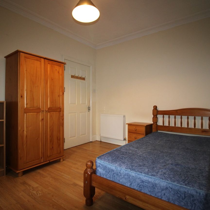 6 Bed Terraced House, Lodge Road, SO14 - Photo 1