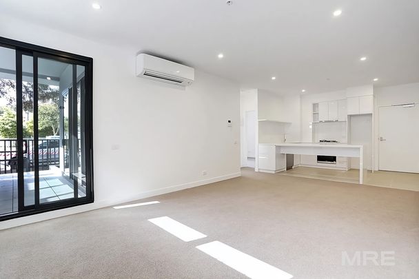 Stylish Modern Apartment At The York! - Photo 1