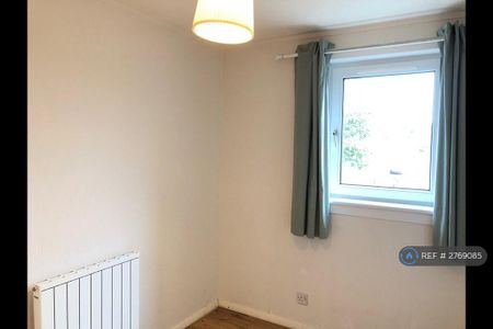 3 bedroom flat to rent - Photo 2