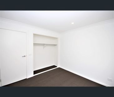 2/10 Hinchcliff Crescent, Newcomb, Vic 3219 - Photo 4