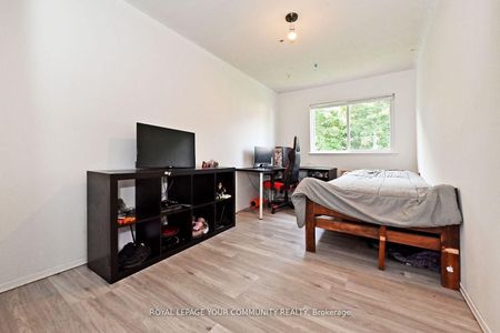 For Lease - 304 Maciver Boulevard, Newmarket, Ontario - Photo 5