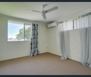 Neat & Convenient Home in North Mackay - Photo 3