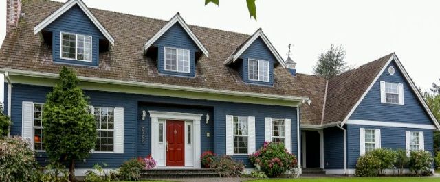 Spacious House with a 3-Car Garage and Large Backyard - Photo 1