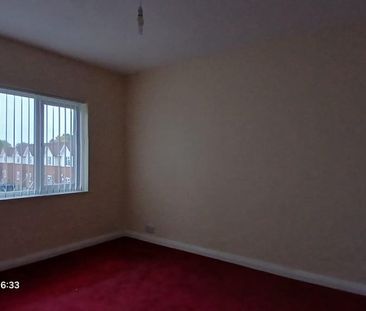3 bedroom flat to rent - Photo 4