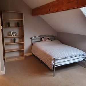 Lovely Double Room in Professional House Share - City Centre - Photo 2