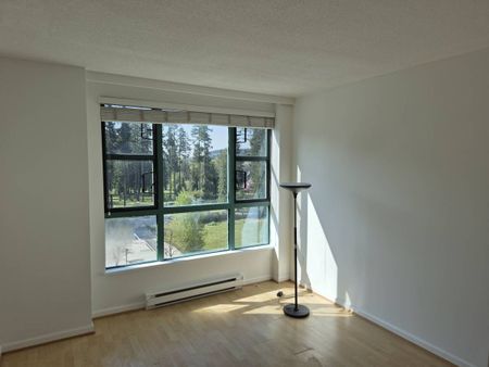 703-3071 Glen drive - Photo 4