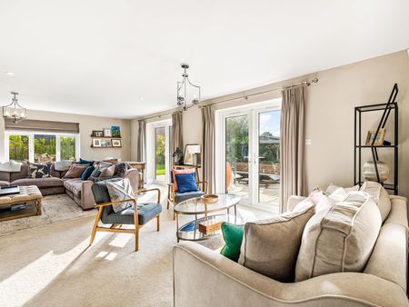 Ref: GF - Bonnetts Lane - Photo 2